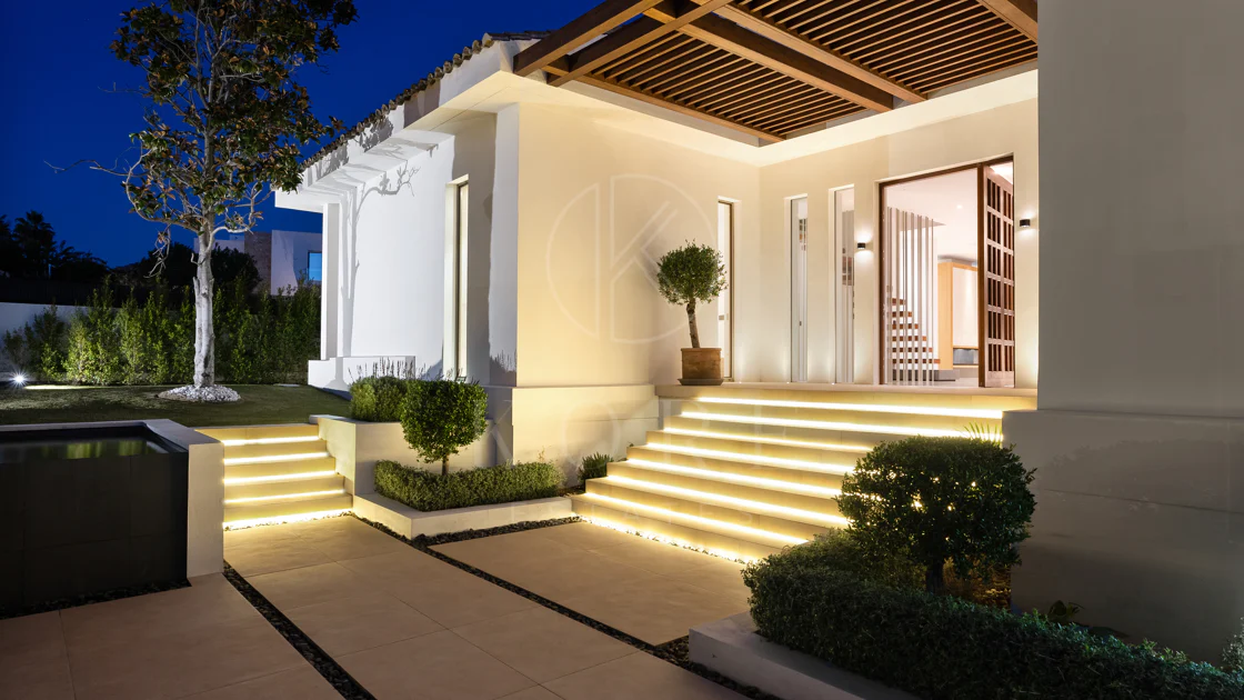Villa Olivia - Frontline golf villa in Nueva Andalucía