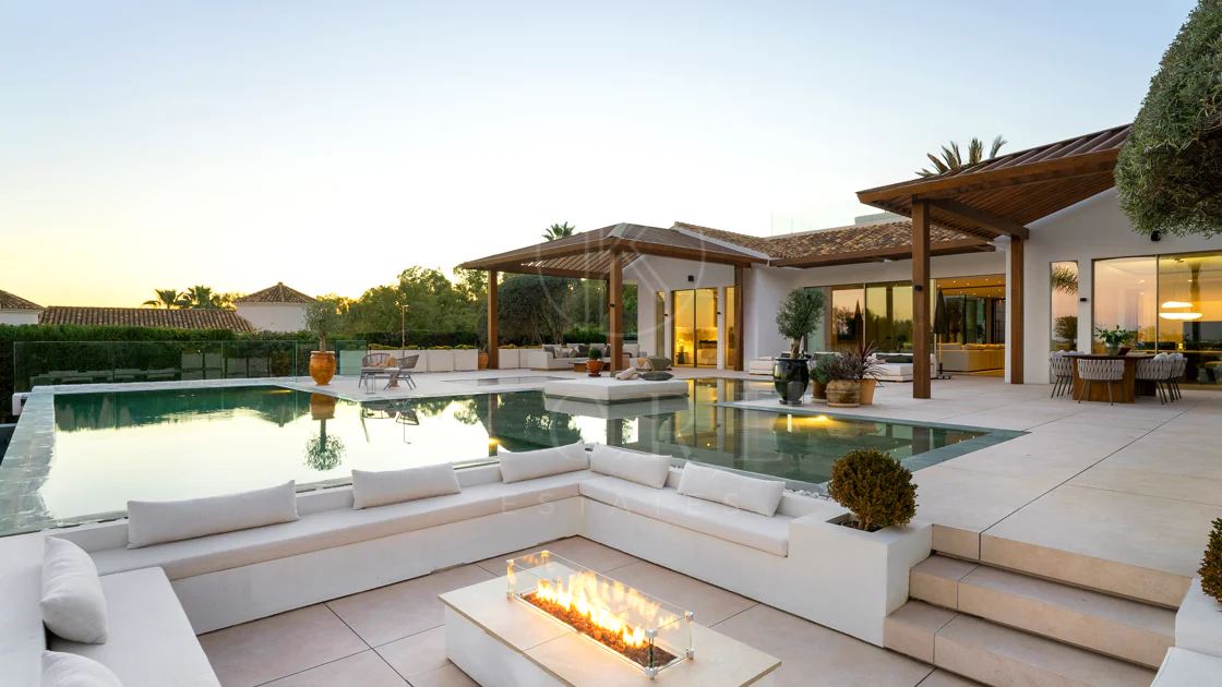 Villa Olivia - Frontline golf villa in Nueva Andalucía