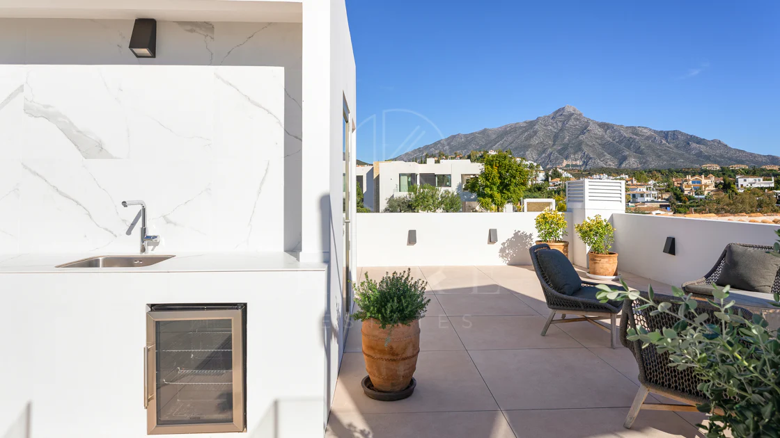 Villa Olivia - Frontline golf villa in Nueva Andalucía