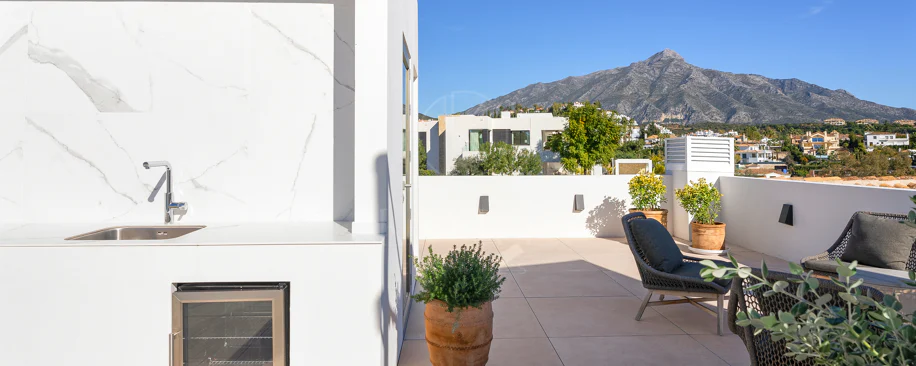 Villa Olivia - Frontline golf villa in Nueva Andalucía