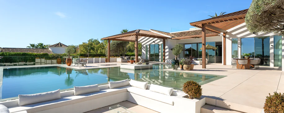 Villa Olivia - Frontline golf villa in Nueva Andalucía