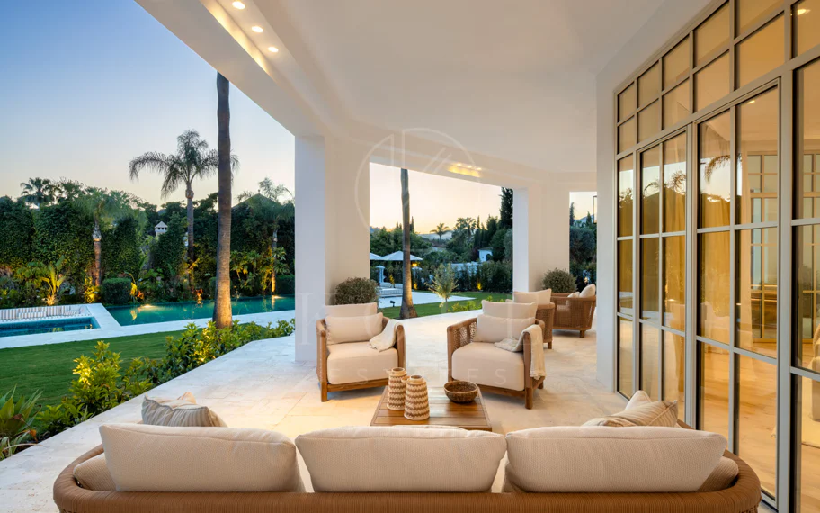 Villa Karina - villa de estilo mediterráneo en el corazón de Nueva Andalucía