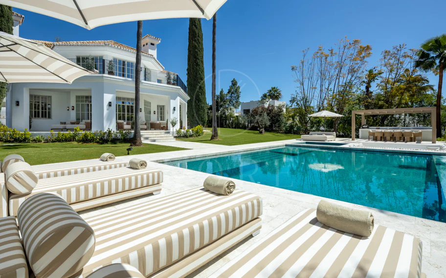 Villa Karina - villa de estilo mediterráneo en el corazón de Nueva Andalucía