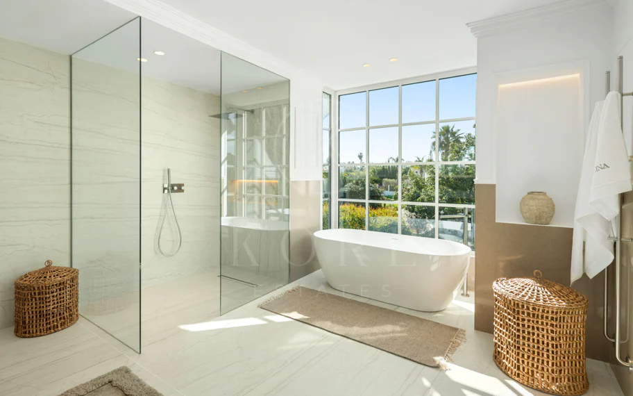 Villa Karina - villa de estilo mediterráneo en el corazón de Nueva Andalucía