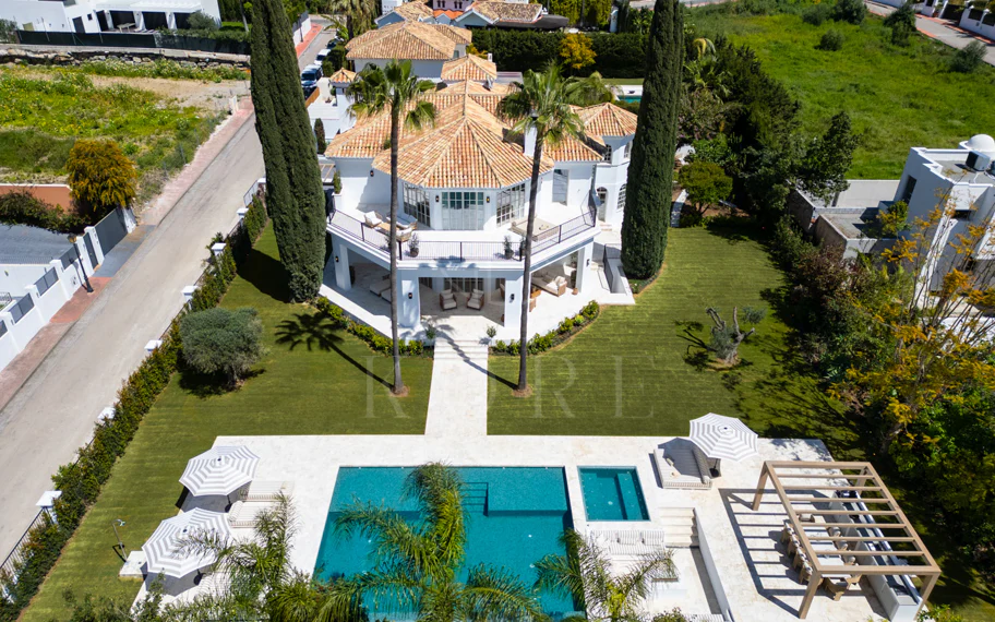 Villa Karina - villa de estilo mediterráneo en el corazón de Nueva Andalucía