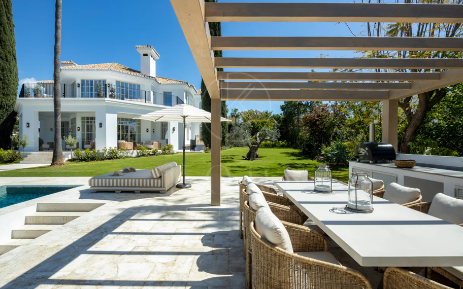 Villa Karina - villa de estilo mediterráneo en el corazón de Nueva Andalucía