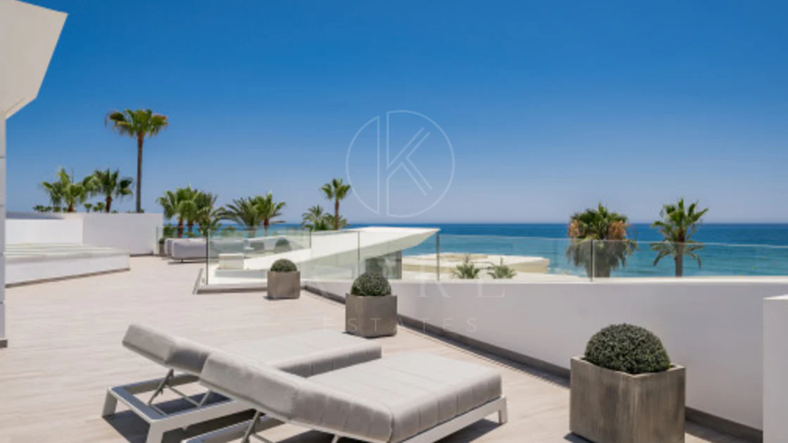 Villa for sale in Los Monteros Playa, Marbella East