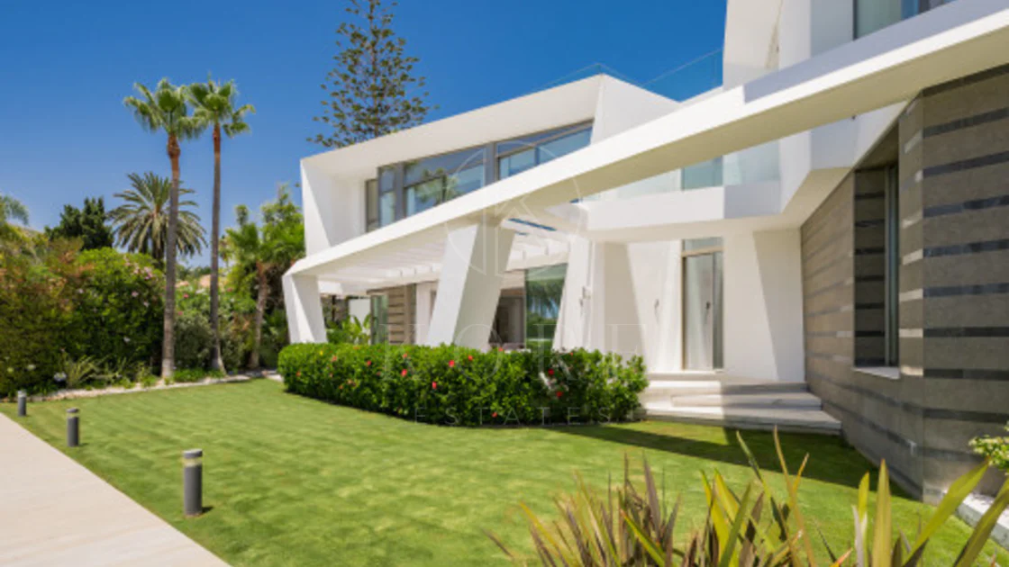 Villa for sale in Los Monteros Playa, Marbella East