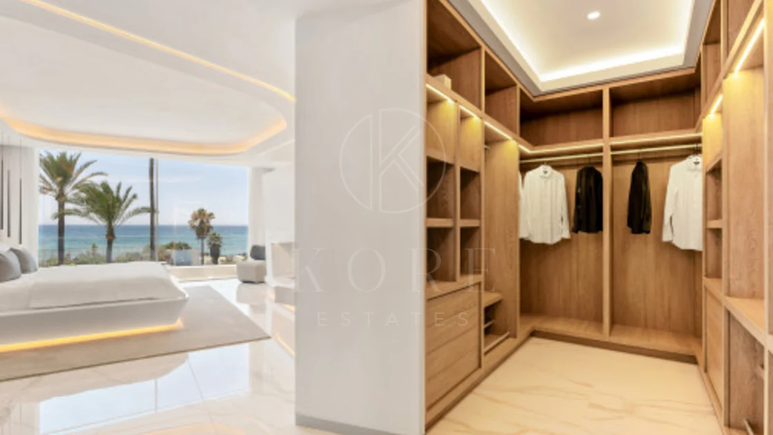 Villa for sale in Los Monteros Playa, Marbella East