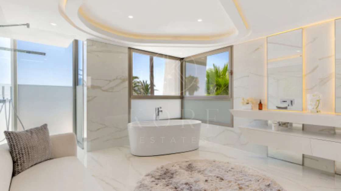 Villa for sale in Los Monteros Playa, Marbella East