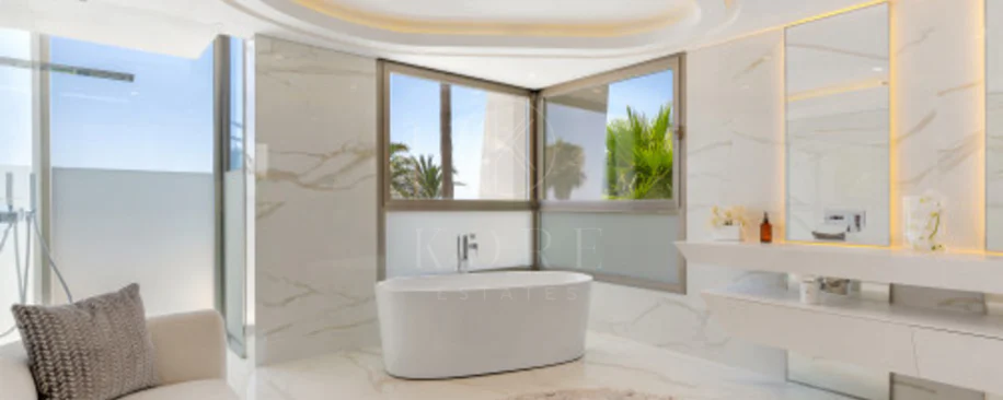 Villa for sale in Los Monteros Playa, Marbella East