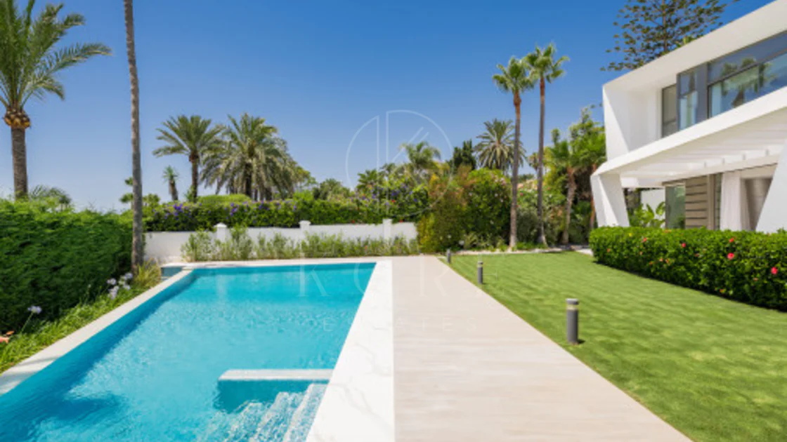 Villa for sale in Los Monteros Playa, Marbella East