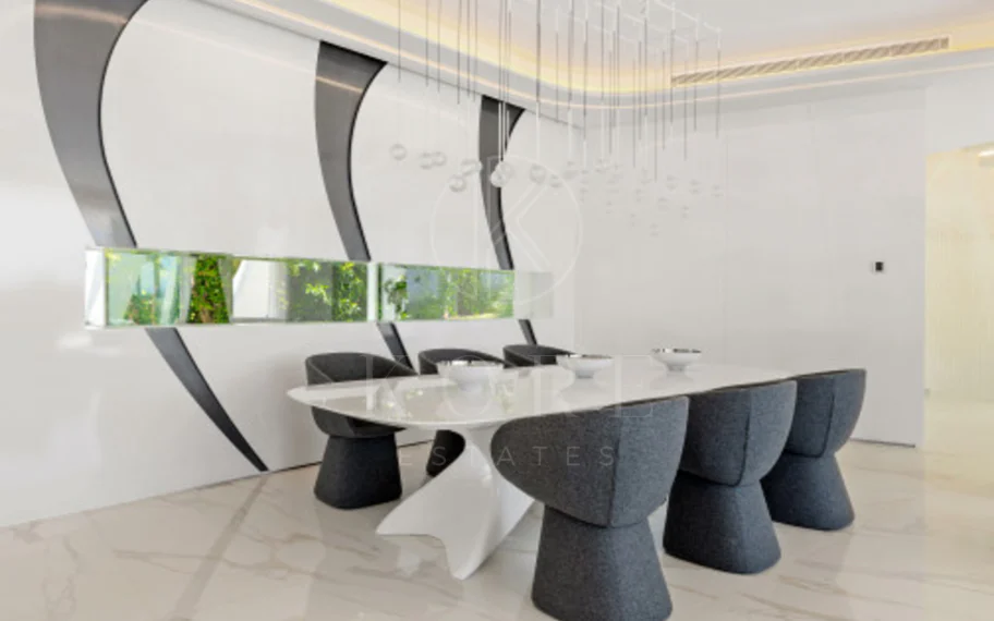 Villa en venta en Los Monteros Playa, Marbella Este