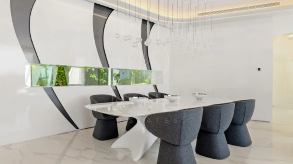 Villa for sale in Los Monteros Playa, Marbella East