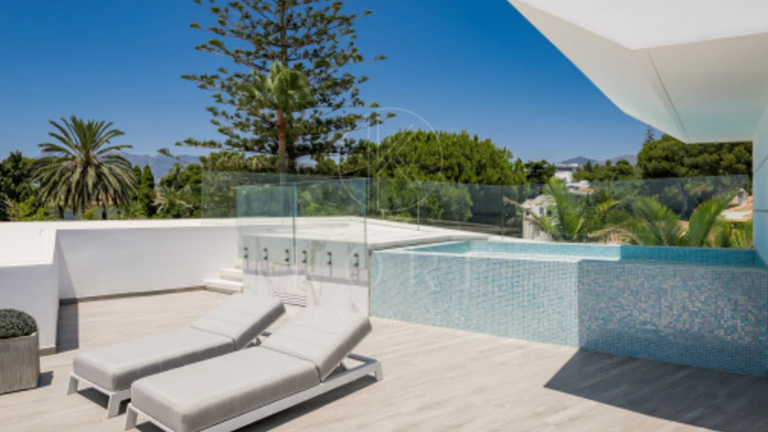 Villa for sale in Los Monteros Playa, Marbella East