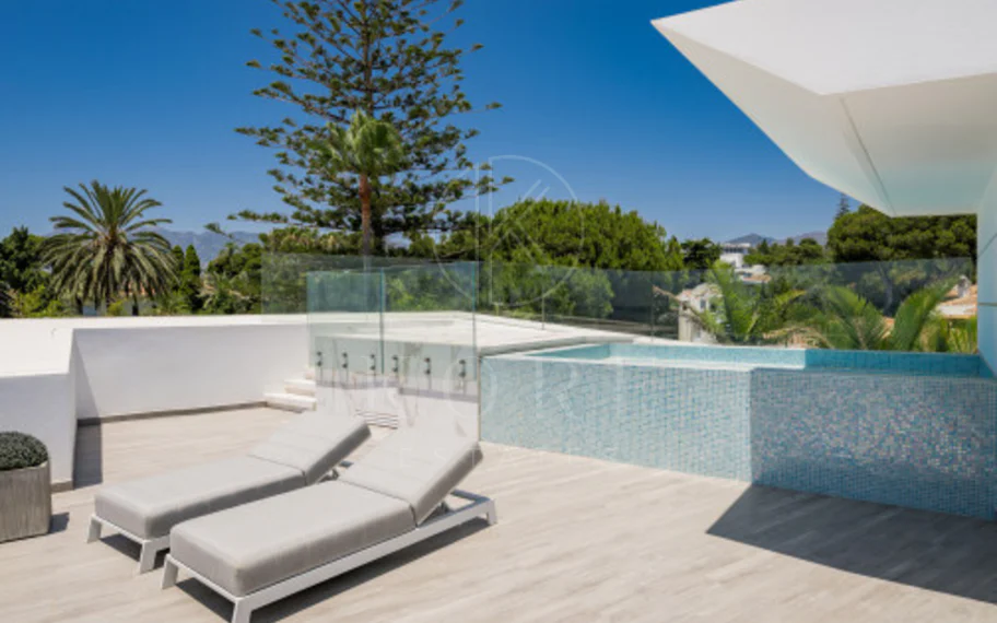 Villa en venta en Los Monteros Playa, Marbella Este