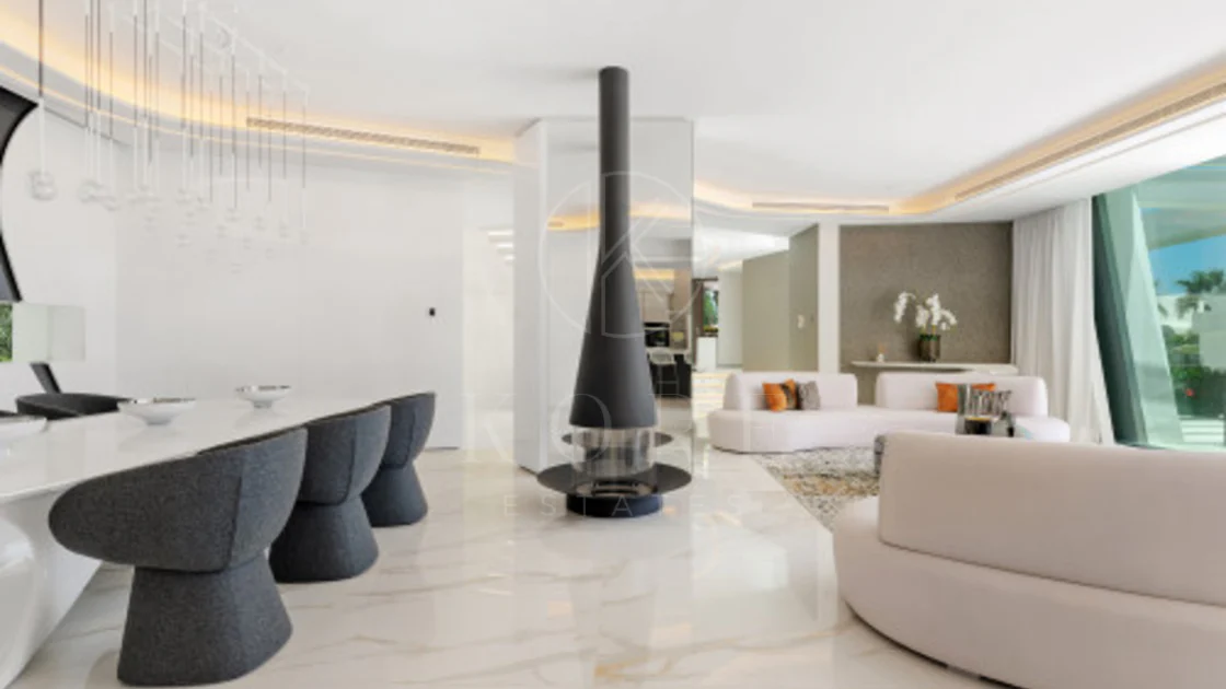 Villa for sale in Los Monteros Playa, Marbella East