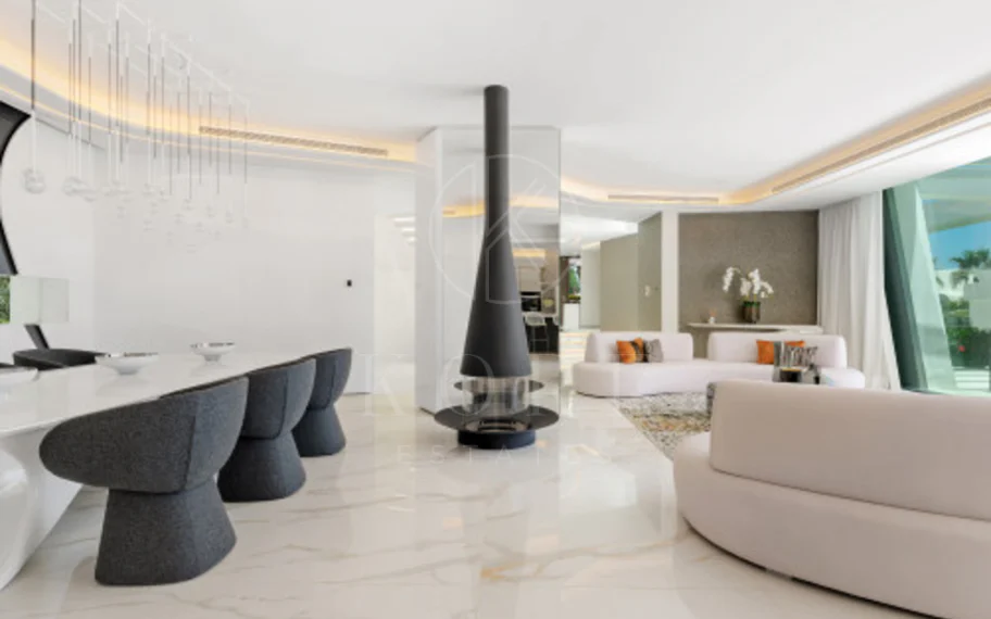 Villa en venta en Los Monteros Playa, Marbella Este