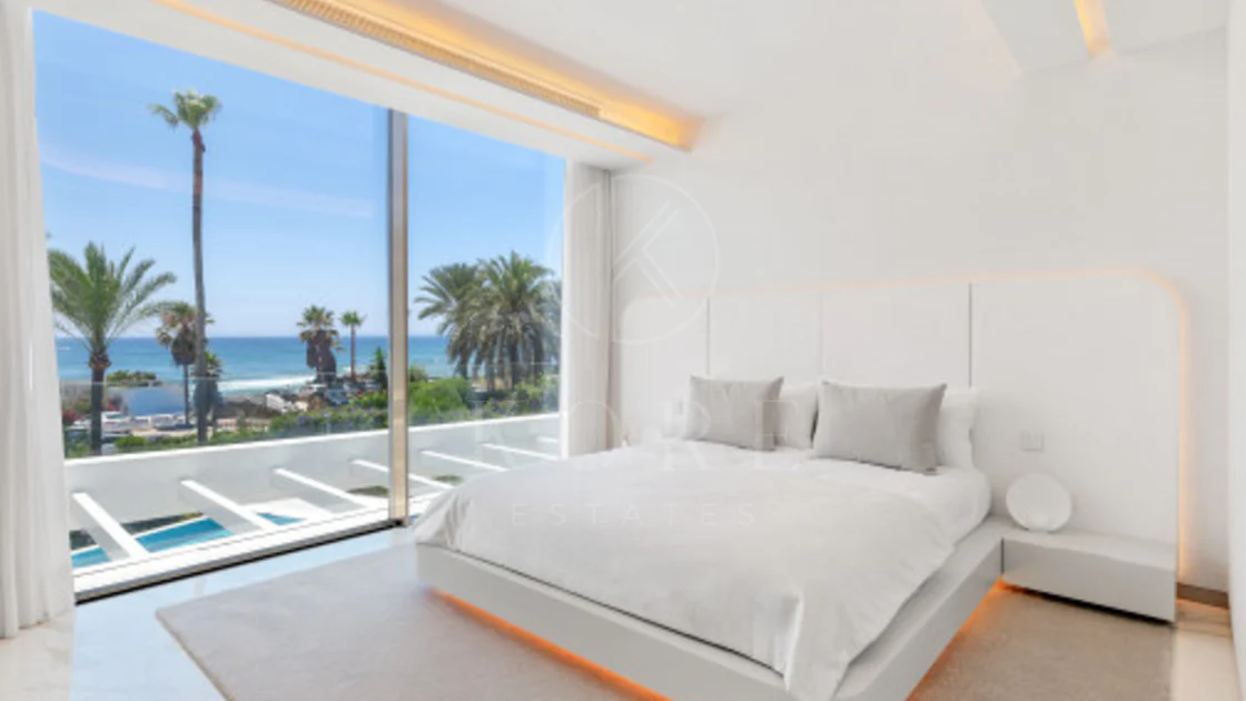 Villa for sale in Los Monteros Playa, Marbella East
