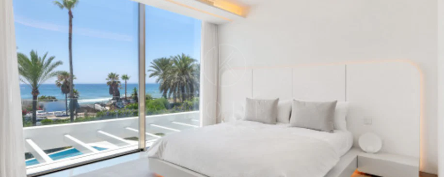 Villa for sale in Los Monteros Playa, Marbella East