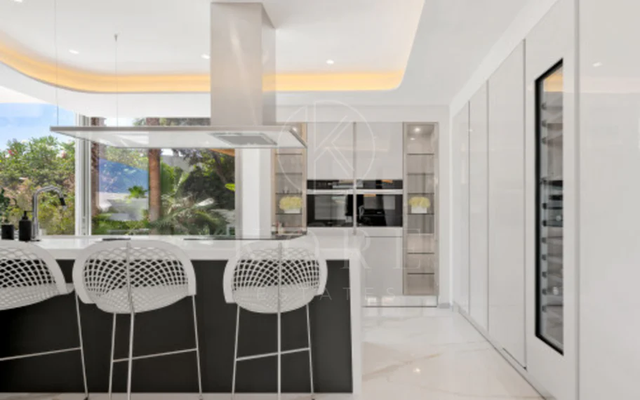 Villa en venta en Los Monteros Playa, Marbella Este