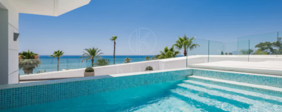Villa for sale in Los Monteros Playa, Marbella East