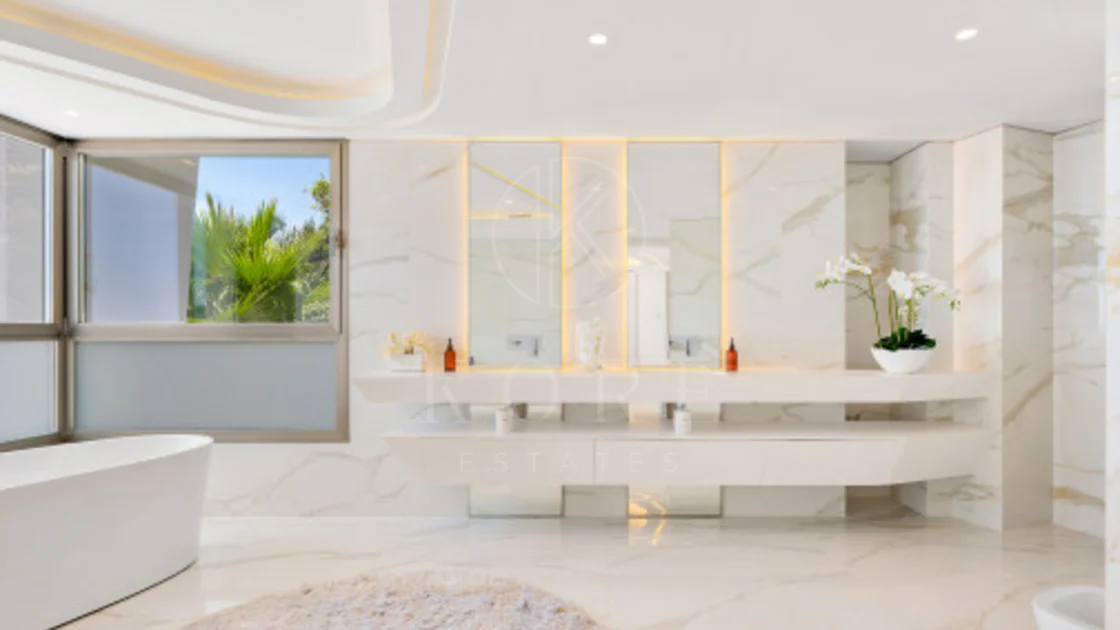 Villa for sale in Los Monteros Playa, Marbella East