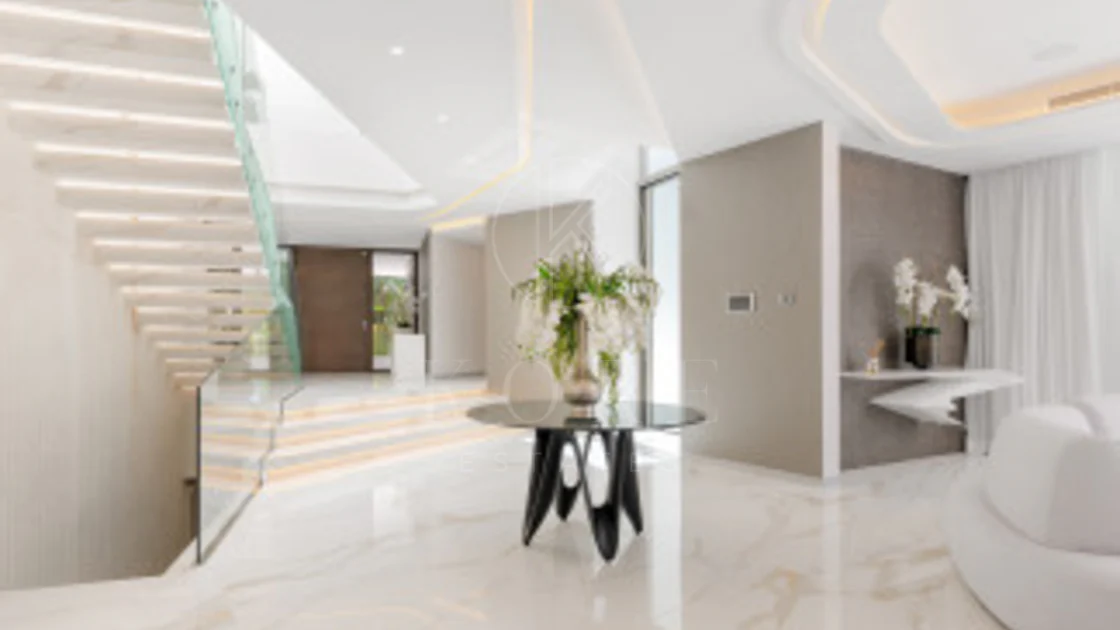 Villa for sale in Los Monteros Playa, Marbella East