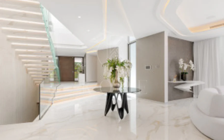 Villa en venta en Los Monteros Playa, Marbella Este