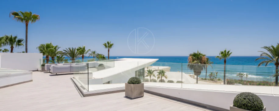 Villa for sale in Los Monteros Playa, Marbella East