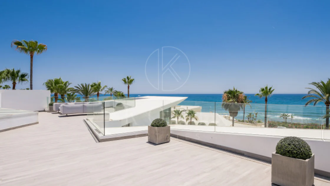 Villa for sale in Los Monteros Playa, Marbella East