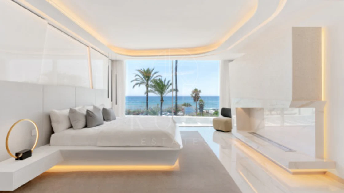Villa for sale in Los Monteros Playa, Marbella East