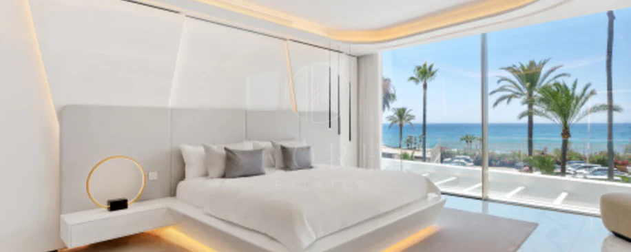 Villa for sale in Los Monteros Playa, Marbella East