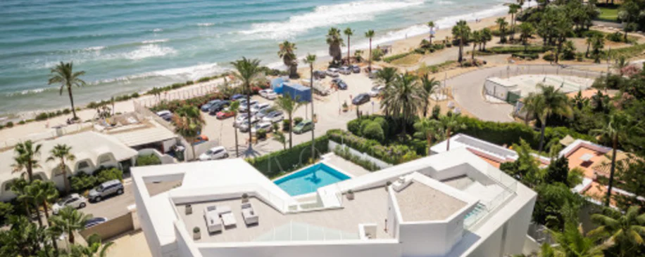 Villa for sale in Los Monteros Playa, Marbella East