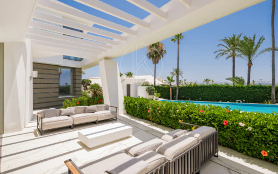 Villa en venta en Los Monteros Playa, Marbella Este