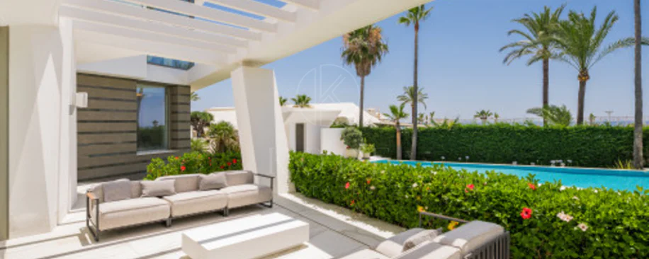 Villa for sale in Los Monteros Playa, Marbella East