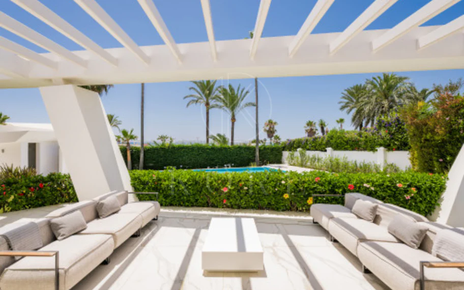 Villa en venta en Los Monteros Playa, Marbella Este