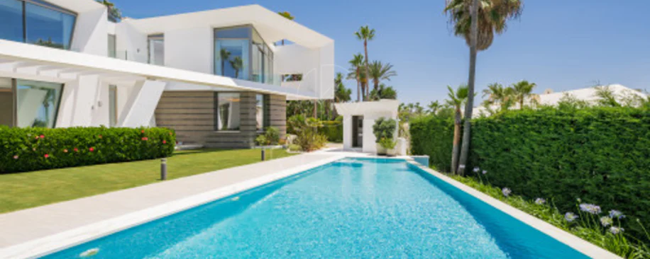 Villa for sale in Los Monteros Playa, Marbella East