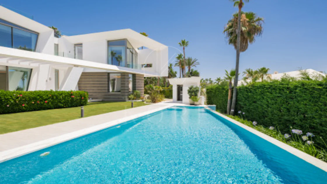 Villa for sale in Los Monteros Playa, Marbella East