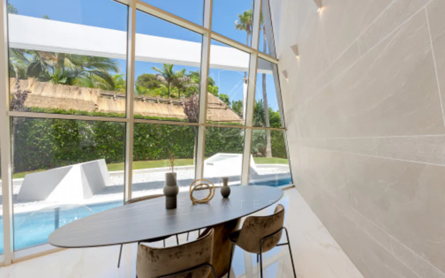 Villa en venta en Los Monteros Playa, Marbella Este