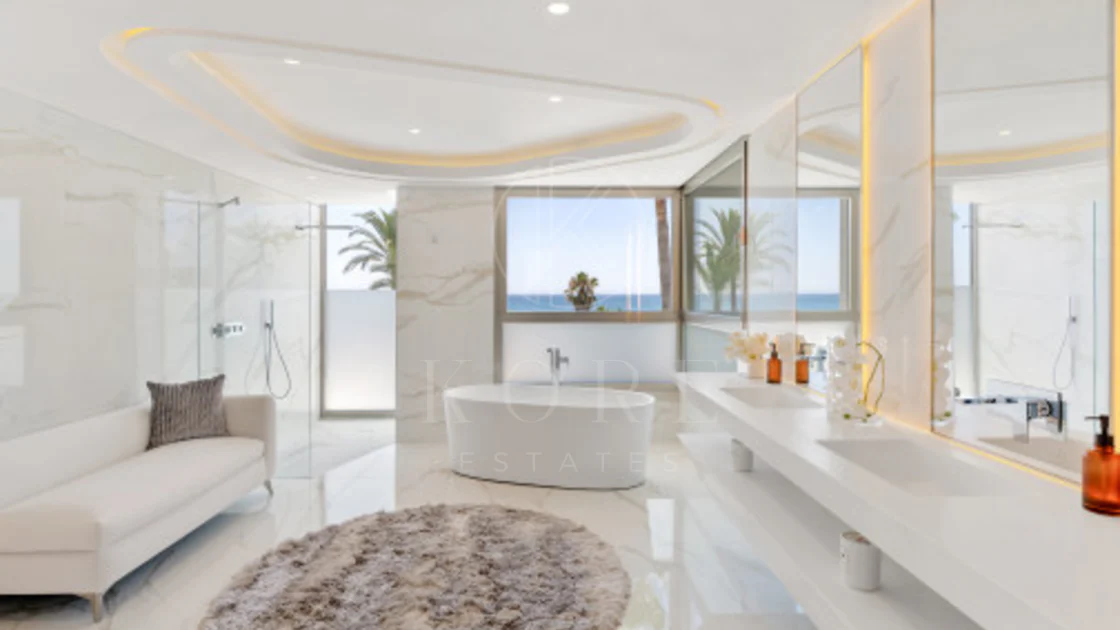 Villa for sale in Los Monteros Playa, Marbella East