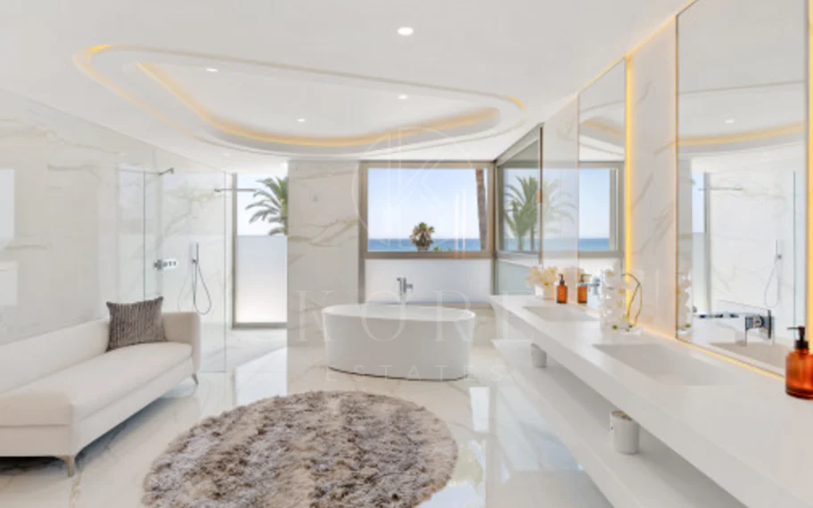 Villa en venta en Los Monteros Playa, Marbella Este