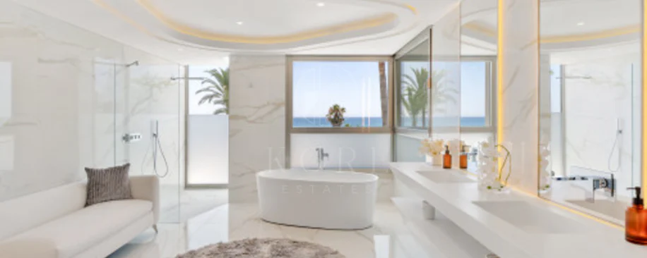 Villa for sale in Los Monteros Playa, Marbella East