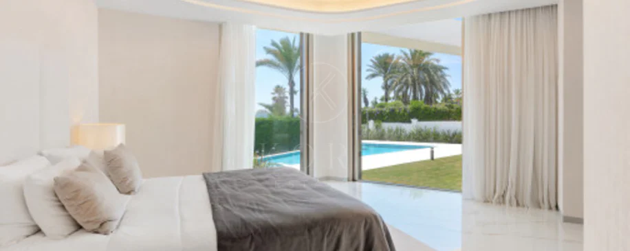 Villa for sale in Los Monteros Playa, Marbella East