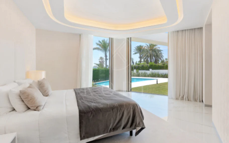 Villa en venta en Los Monteros Playa, Marbella Este