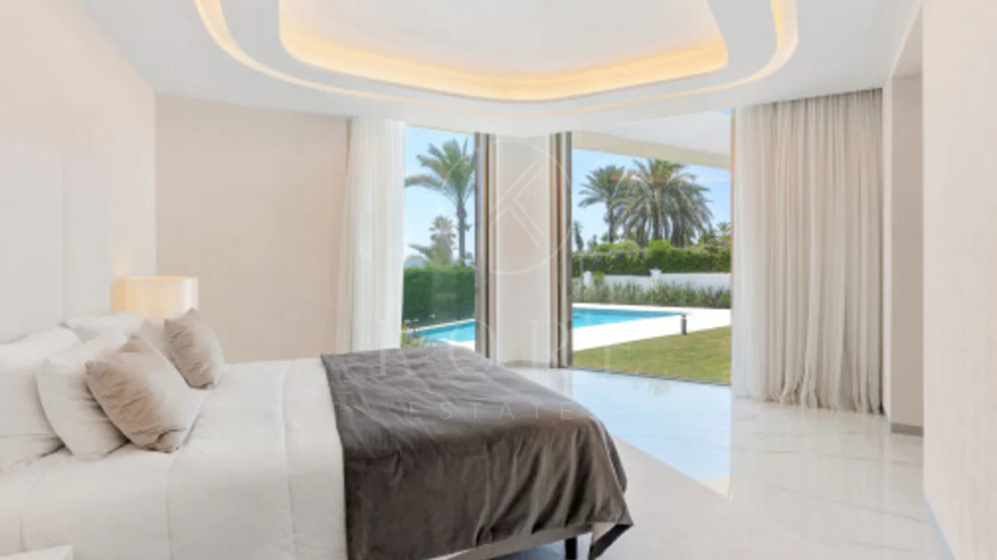 Villa for sale in Los Monteros Playa, Marbella East
