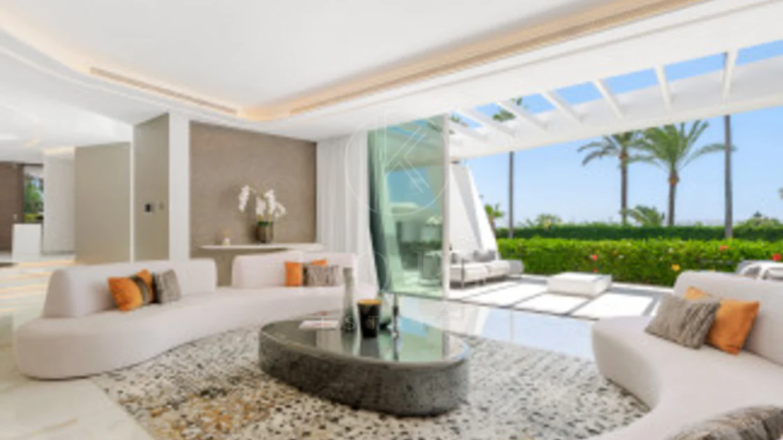 Villa for sale in Los Monteros Playa, Marbella East