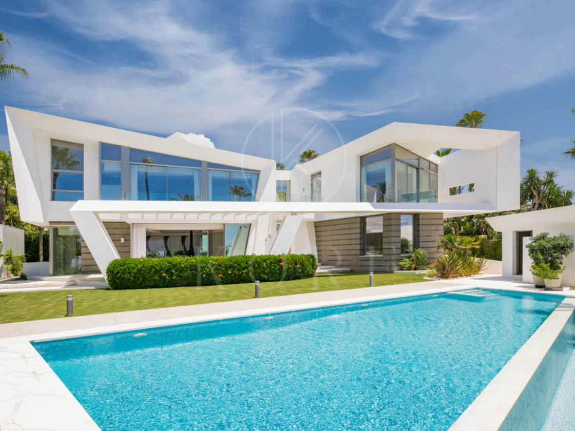 Villa for sale in Los Monteros Playa, Marbella East