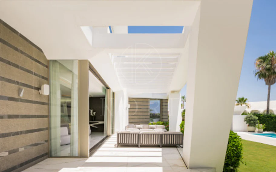 Villa en venta en Los Monteros Playa, Marbella Este