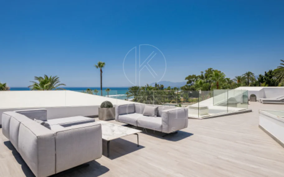 Villa en venta en Los Monteros Playa, Marbella Este